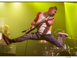 Nahko en Medicine for the People / Foto © Yvo Zels